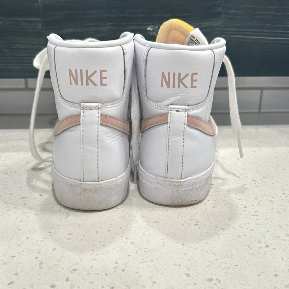 Nike Blazers - Picture 4 of 7